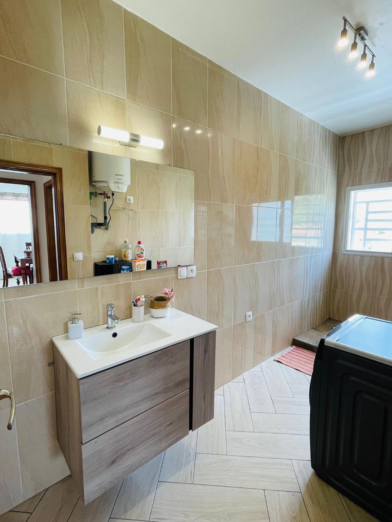 Tia Vahine Hotel Ivato  Luaran gambar